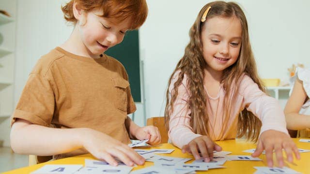 Active recall study technique with flashcards to boost memory retention